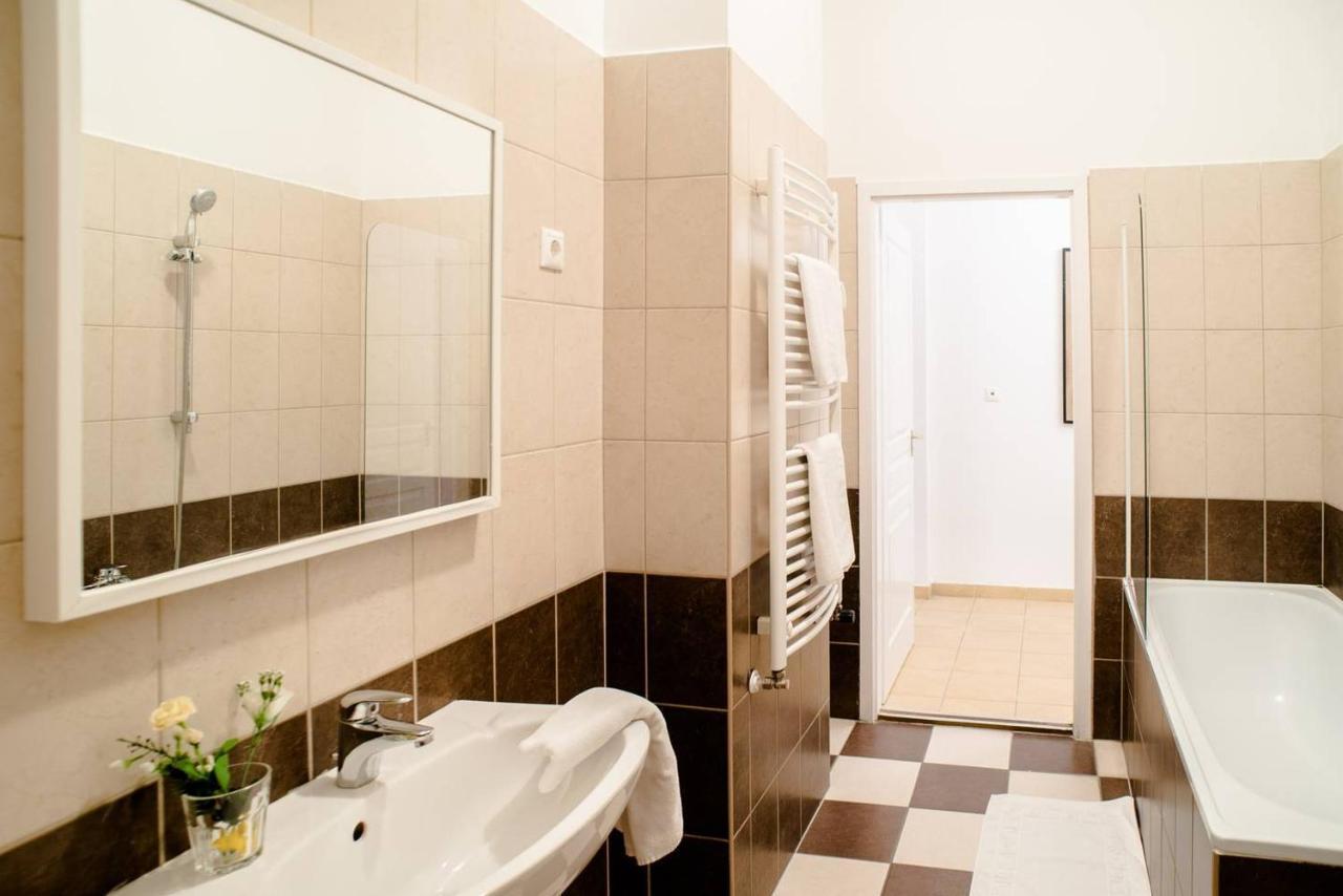 Cosy & Central A/C Apartment Budapest Ngoại thất bức ảnh